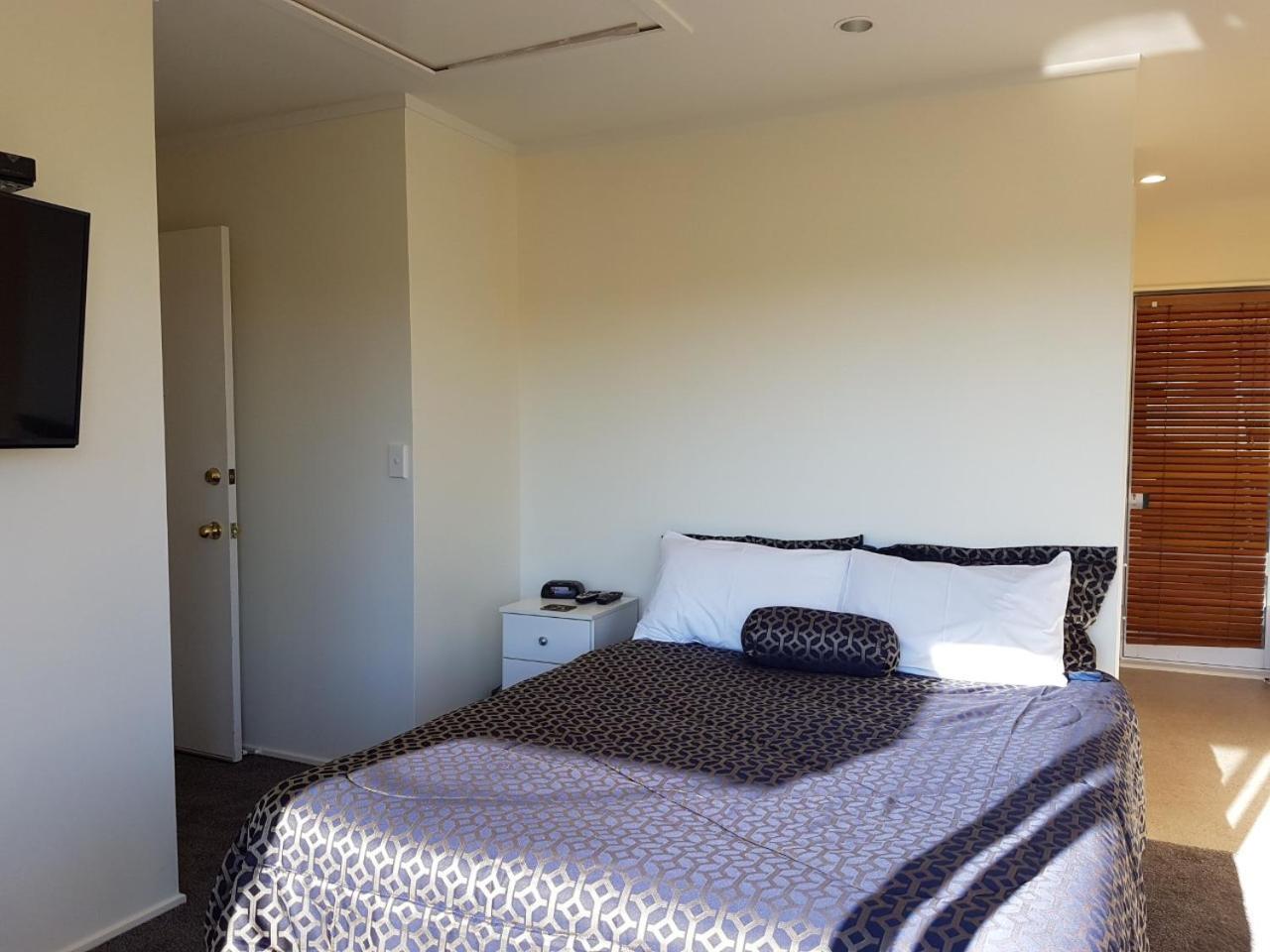 Annandale Accommodation Таупо Екстериор снимка